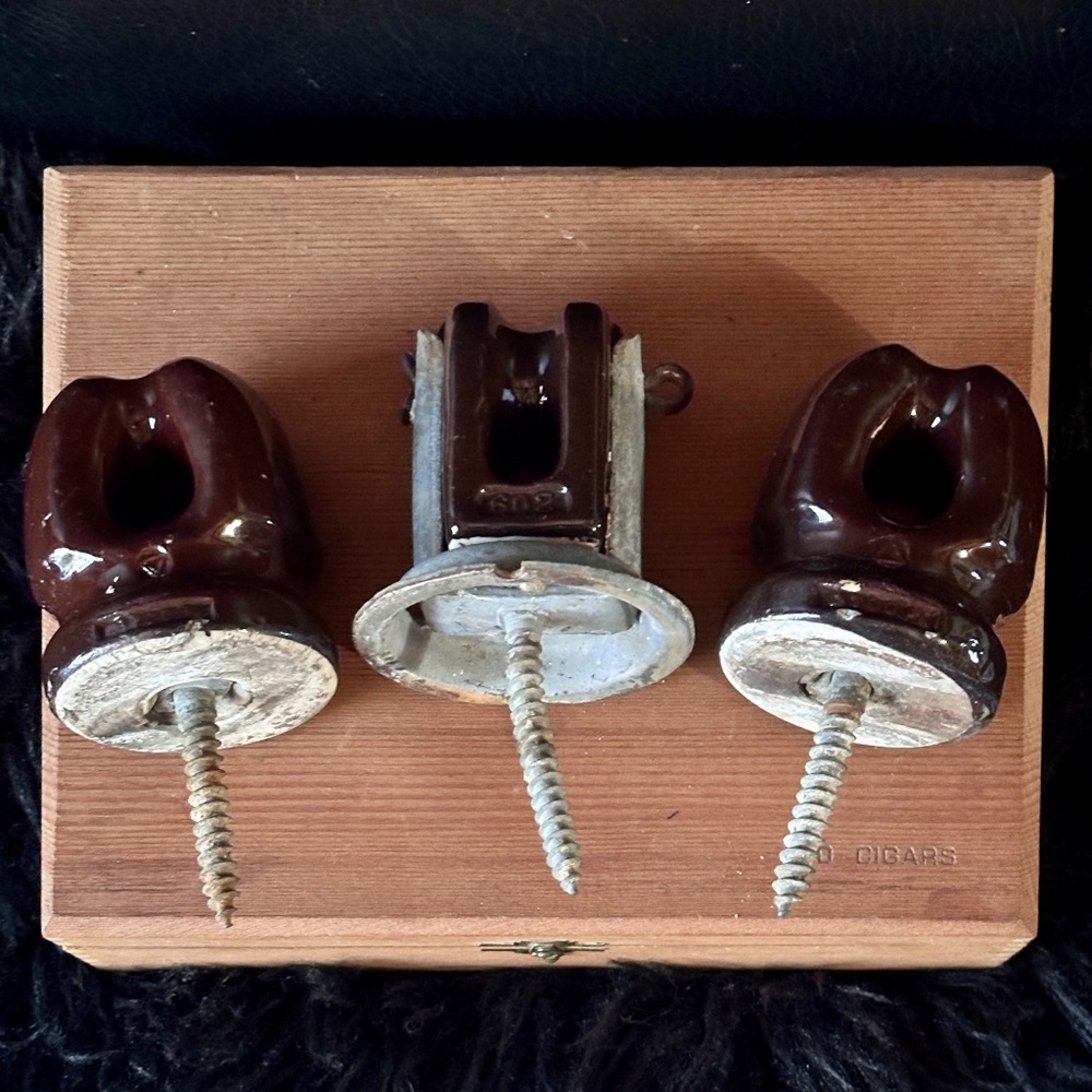 BUNDLE OF 3 VTG CERAMIC WIRE INSULATORS LAG BOLT POLE TELEPHONE POLE  INSULATORS - Picture 4 of 10